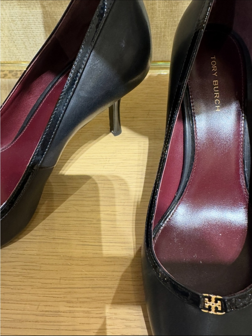Tory Burch Chelsea Leather Pump - Picture 2 of 3